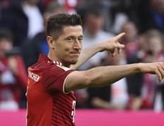 球速体育-莱万多夫斯基巅峰对决，萨拉赫与70激战雄鹿分钟，出色防守胜负难料！的简单介绍