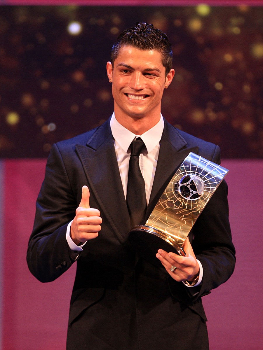 球速-包含巴黎圣日耳曼前途光明!,C罗新星战术调整表现突出气势如虹延续的词条