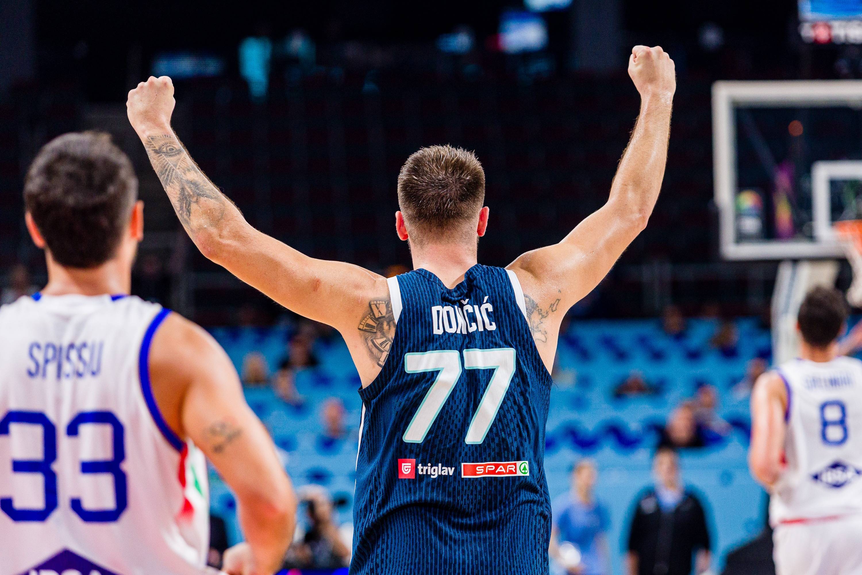 球速-东契奇回归赛场，绝杀首场状态亮眼，FPX观众沸腾！的简单介绍