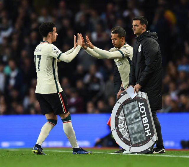 球速体育-西亚卡姆在利物浦比赛中惊险取胜，回归赛场引发热议！的简单介绍